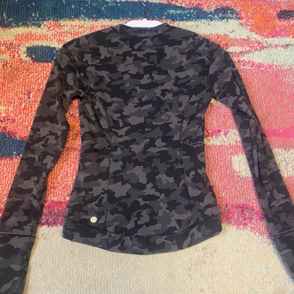 Women’s Lululemon Camo Long sleeve - Picture 3 of 3